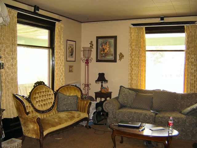 598 N Main - Photo 3