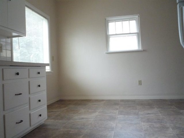 2128  E HOFFMAN - Photo 3