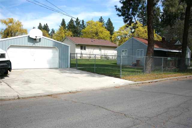 5301  N Maple St - Photo 5