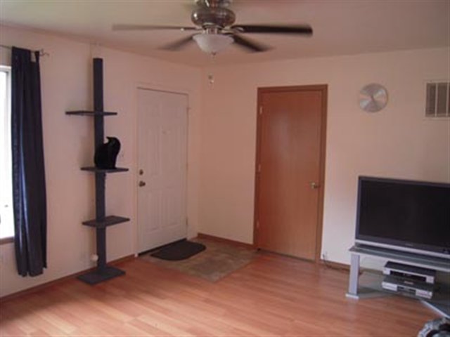 2204  E Hartson Ave - Photo 3