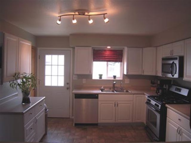 2204  E Hartson Ave - Photo 5