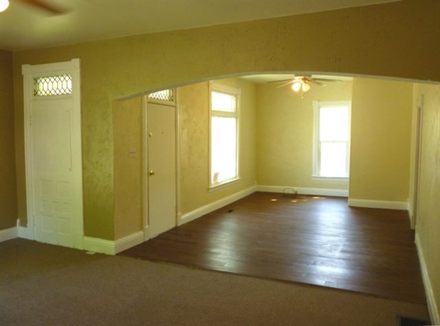 2402  E 6th Ave - Photo 3