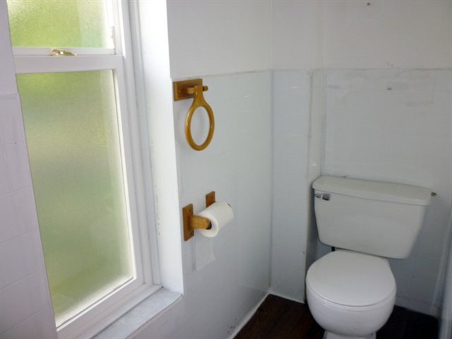 2402  E 6th Ave - Photo 5