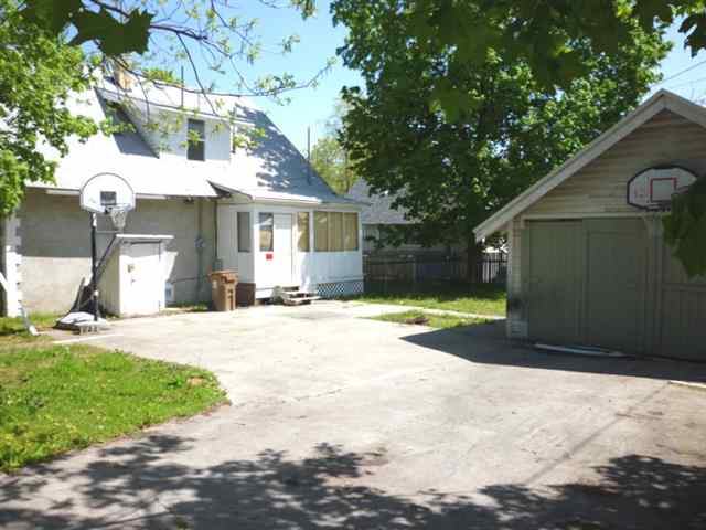 2402  E 6th Ave - Photo 9
