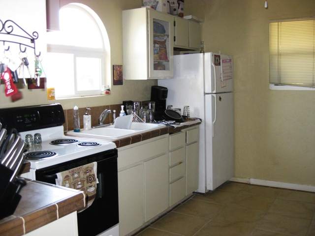 918  E Princeton Ave - Photo 4