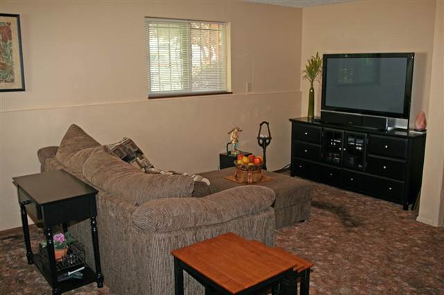 2219  E 48th Ave - Photo 7