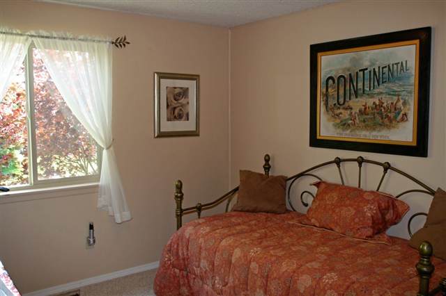2219  E 48th Ave - Photo 9