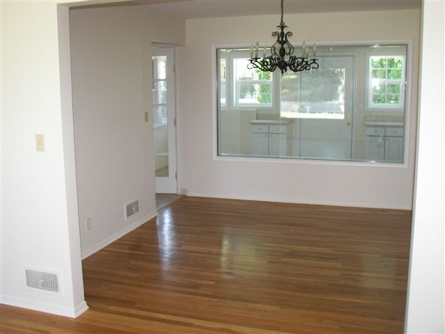 1122  E 43RD Ave - Photo 4