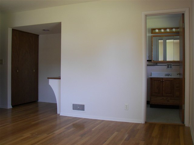 1122  E 43RD Ave - Photo 5