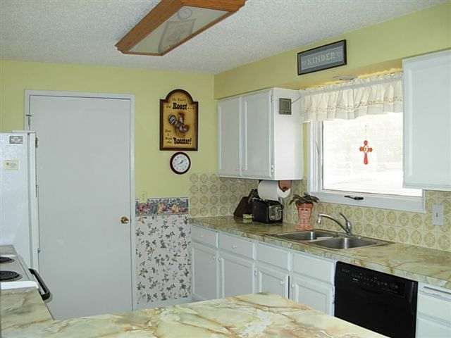 210  N Bolivar - Photo 3