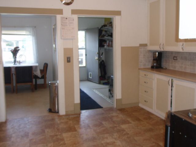 1511  E 2nd Ave - Photo 3
