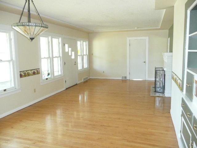 1303  N Mamer Rd - Photo 5