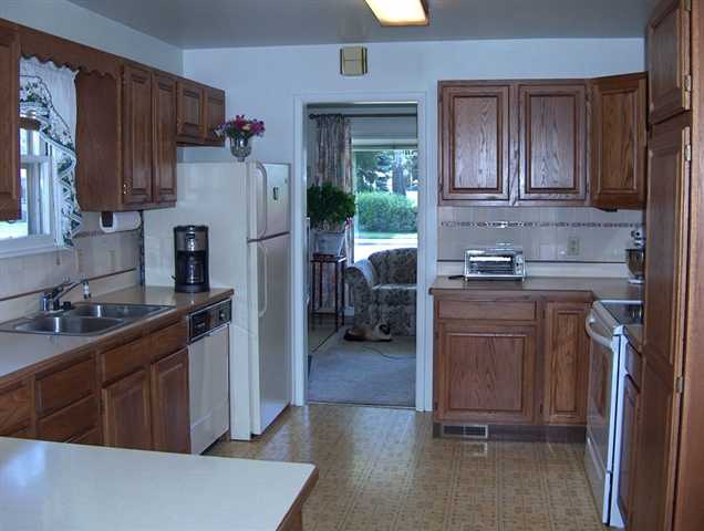1419  E Bismark Ave - Photo 5