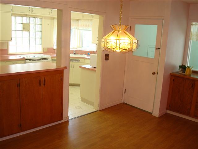 205  W 3rd - Photo 4