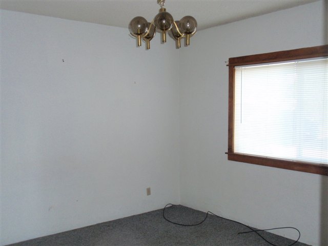 806 LOGAN St - Photo 5