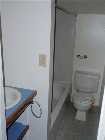 806 LOGAN St - Photo 7