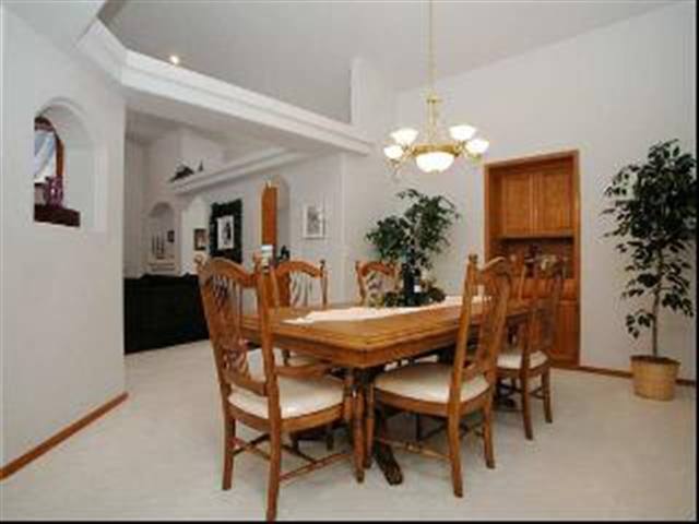 2112  E Turnberry Ln - Photo 3