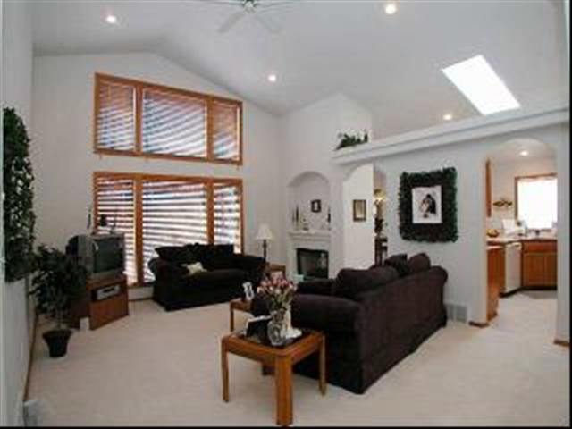 2112  E Turnberry Ln - Photo 4