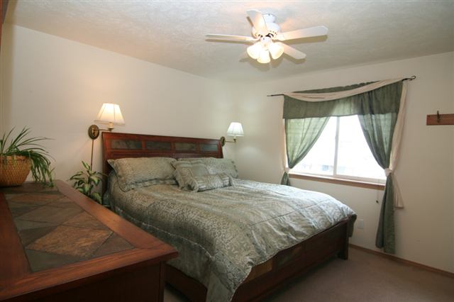 1607  E SHARPSBURG Ave - Photo 4