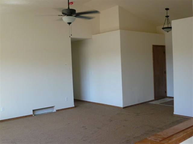 104  S Holiday - Photo 3