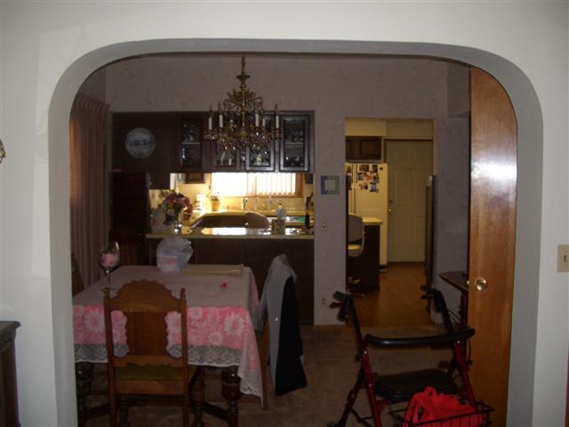 437  N Maple St - Photo 3
