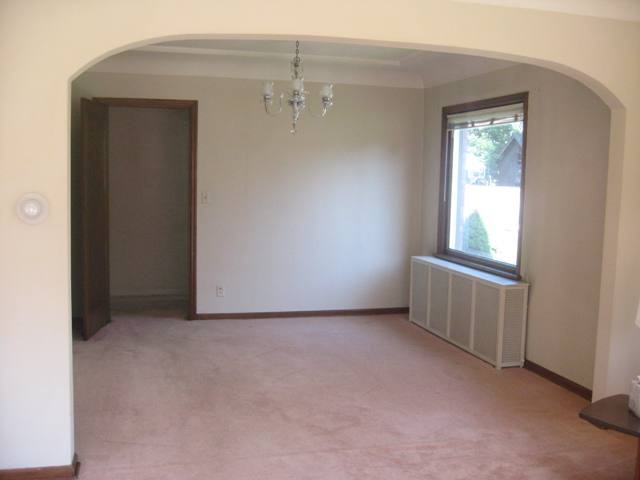 1124  S Bernard St - Photo 3