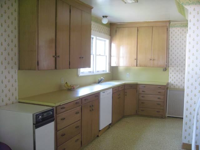 1124  S Bernard St - Photo 7