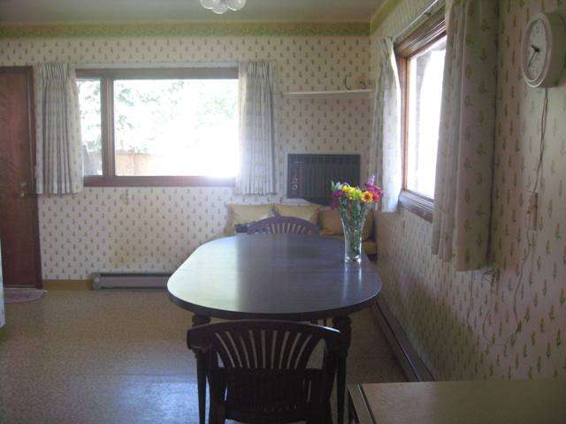 1124  S Bernard St - Photo 8