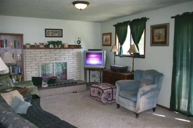 526  W Regina - Photo 4