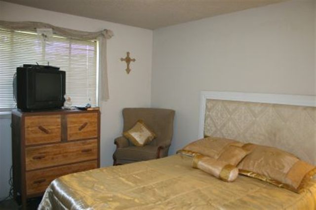 526  W Regina - Photo 8