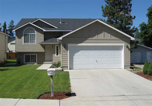 4027 E 32nd Ave - Photo 1