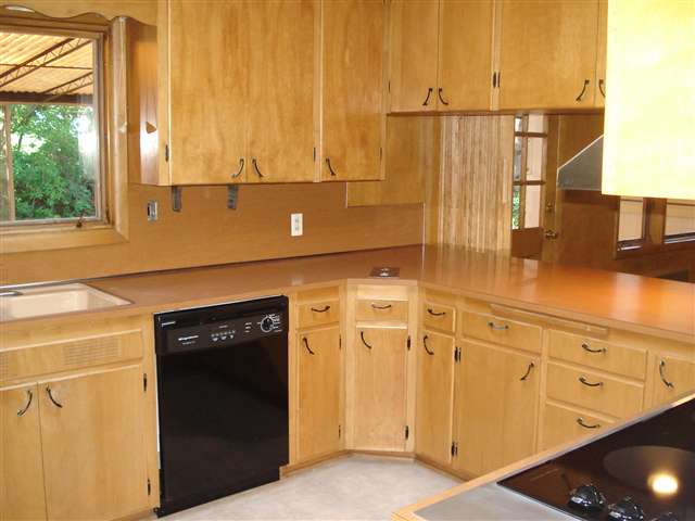 1505  E Rockwood Blvd - Photo 6