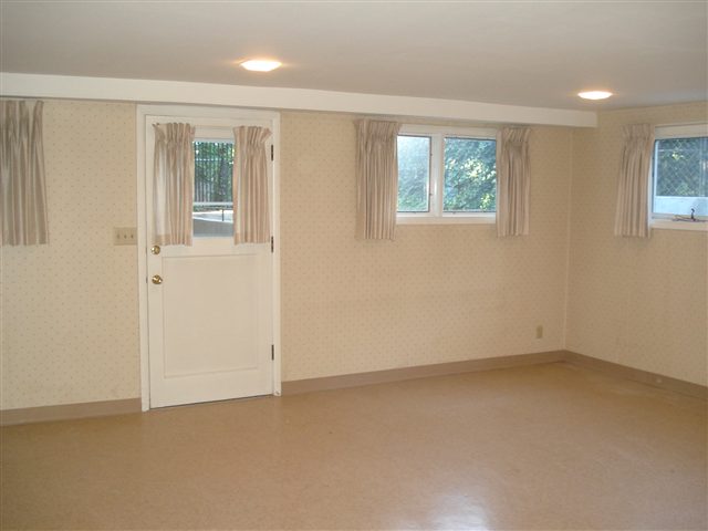 1505  E Rockwood Blvd - Photo 7