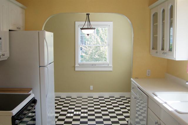1511  E 9TH Ave - Photo 5