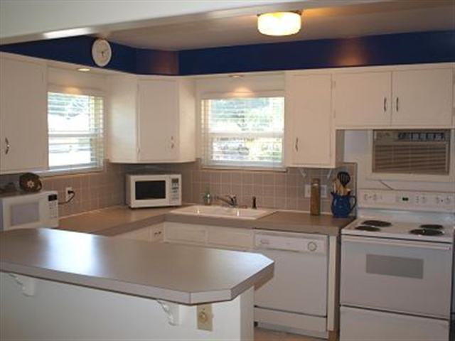 1111 E 36th Ave - Photo 2