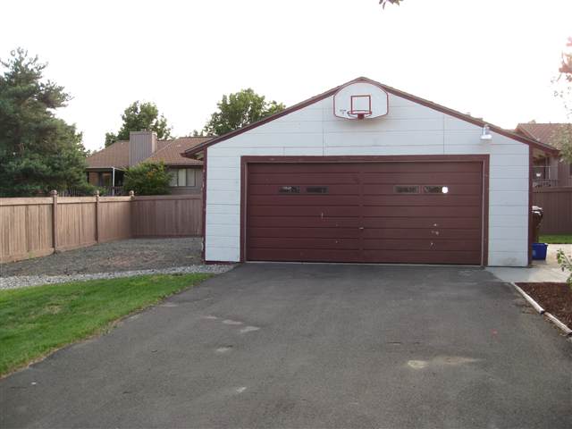 3704  S FREYA St - Photo 9
