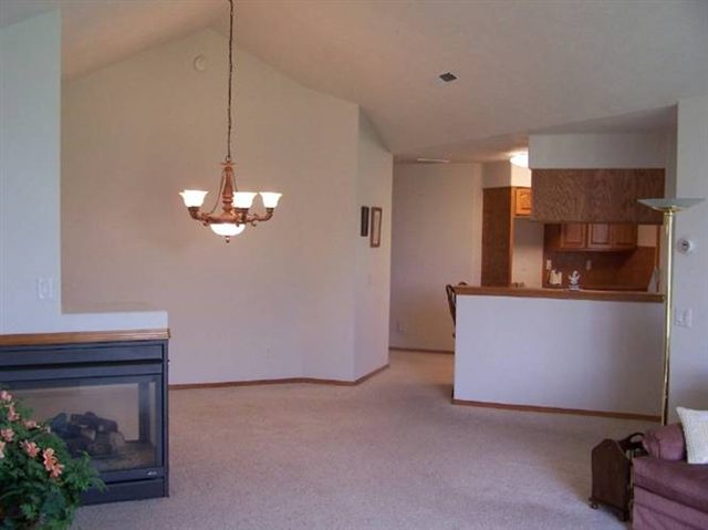 913  N GOLDEN COURT - Photo 6