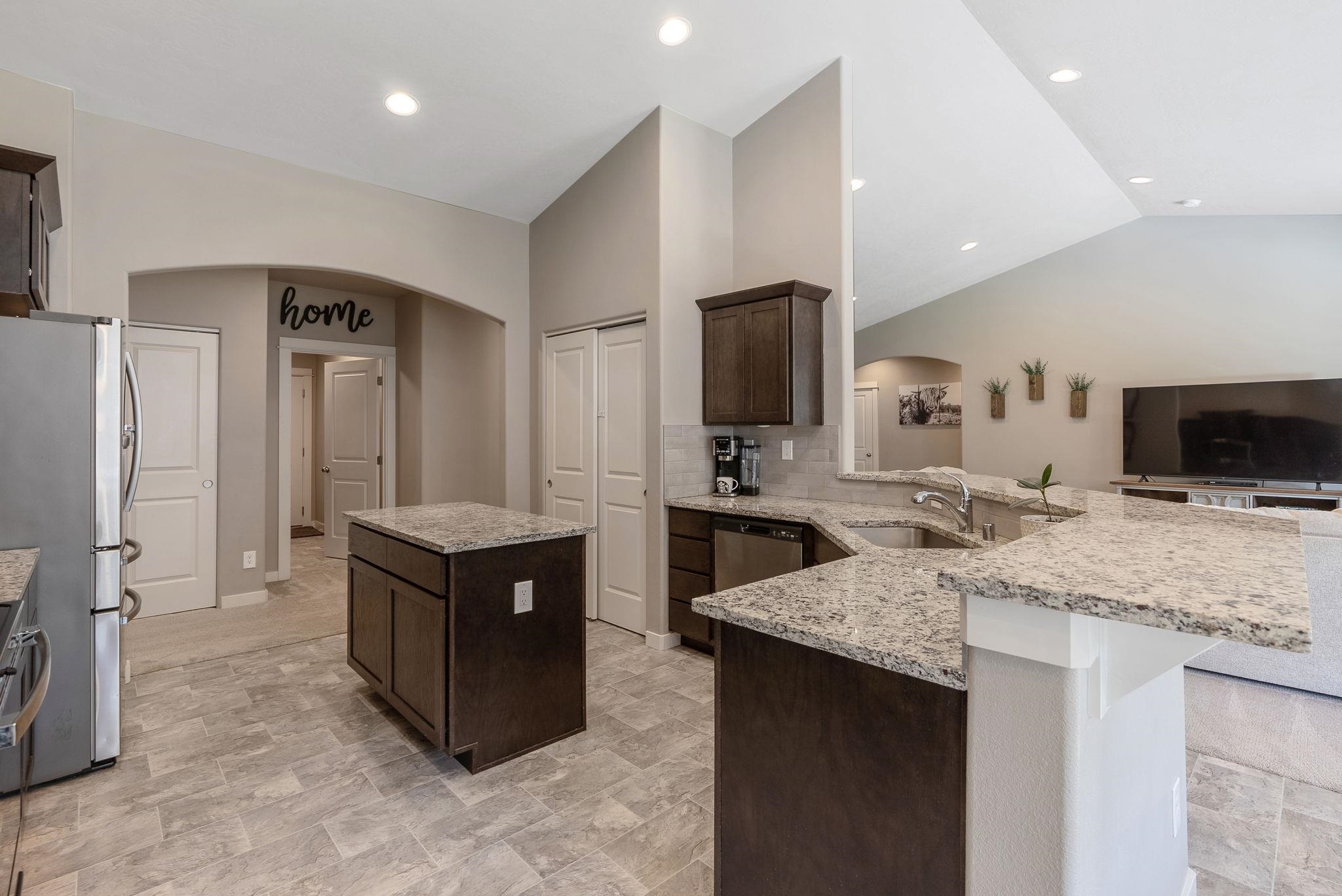 20025 N Mathias Ln - Photo 9