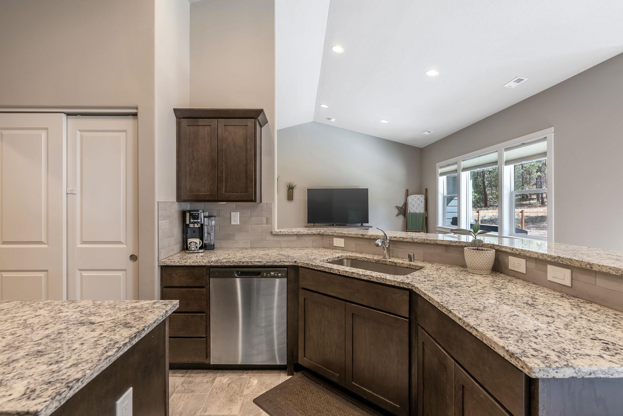 20025 N Mathias Ln - Photo 10