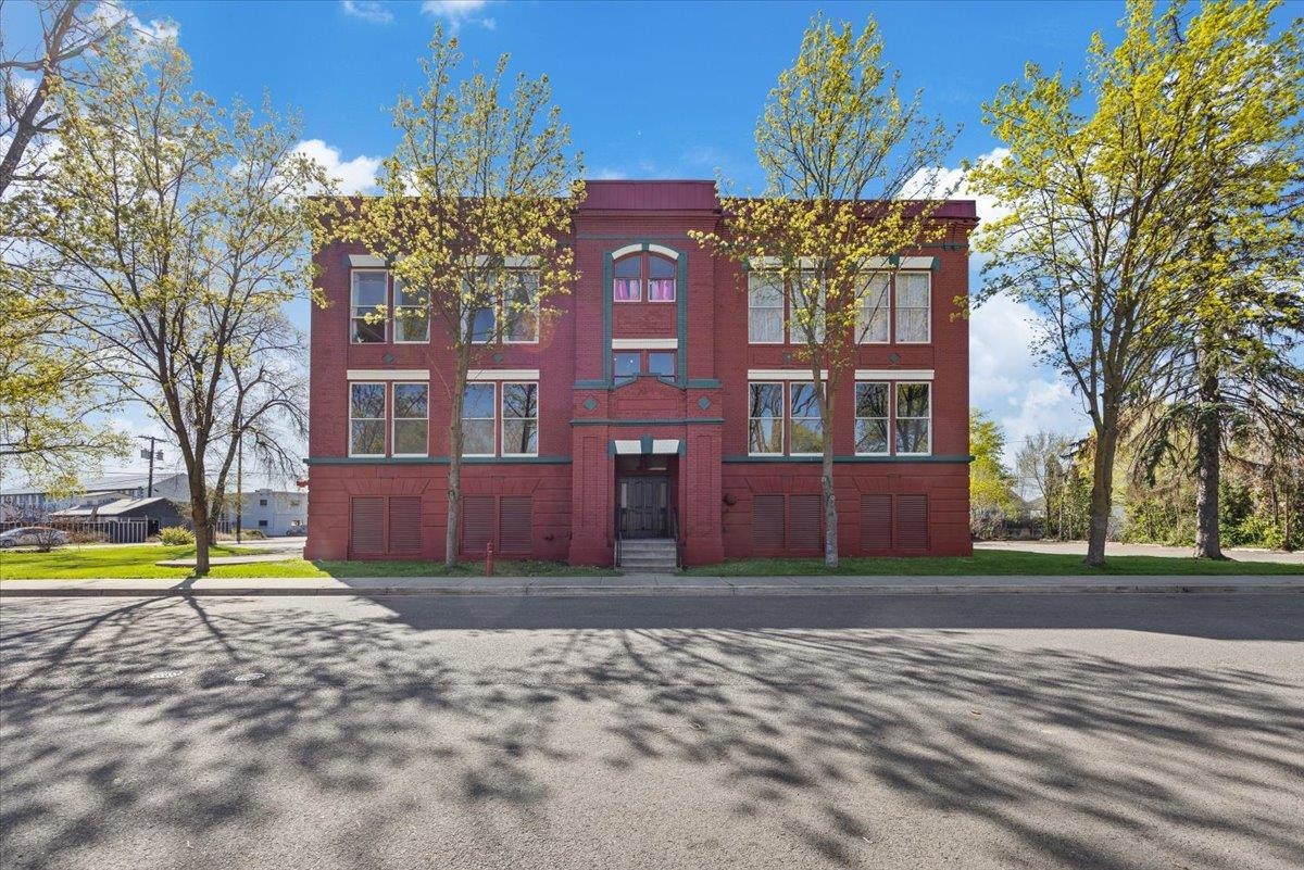 5634 E Commerce Ave - Photo 1