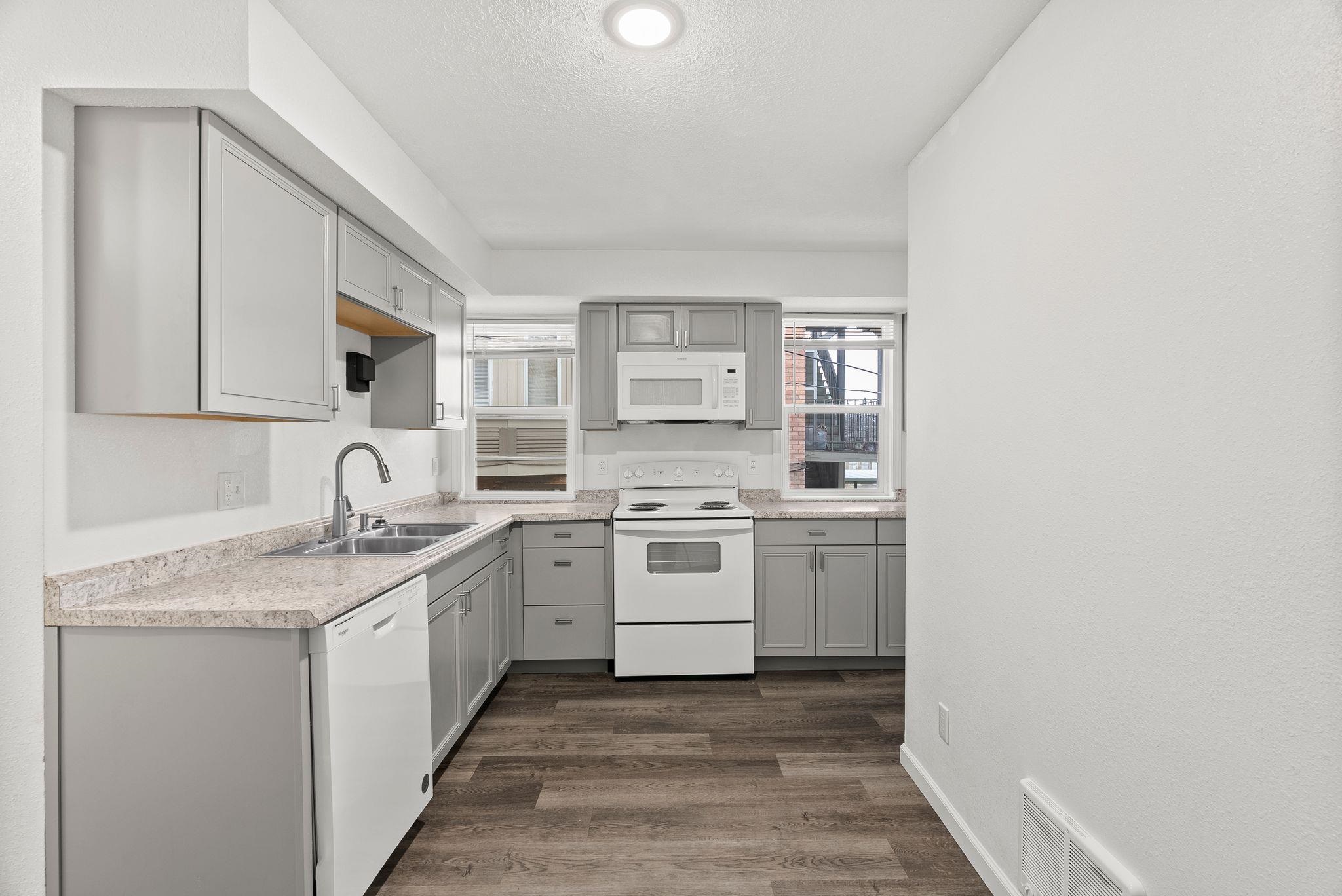 1424 W 10th Ave - Photo 4