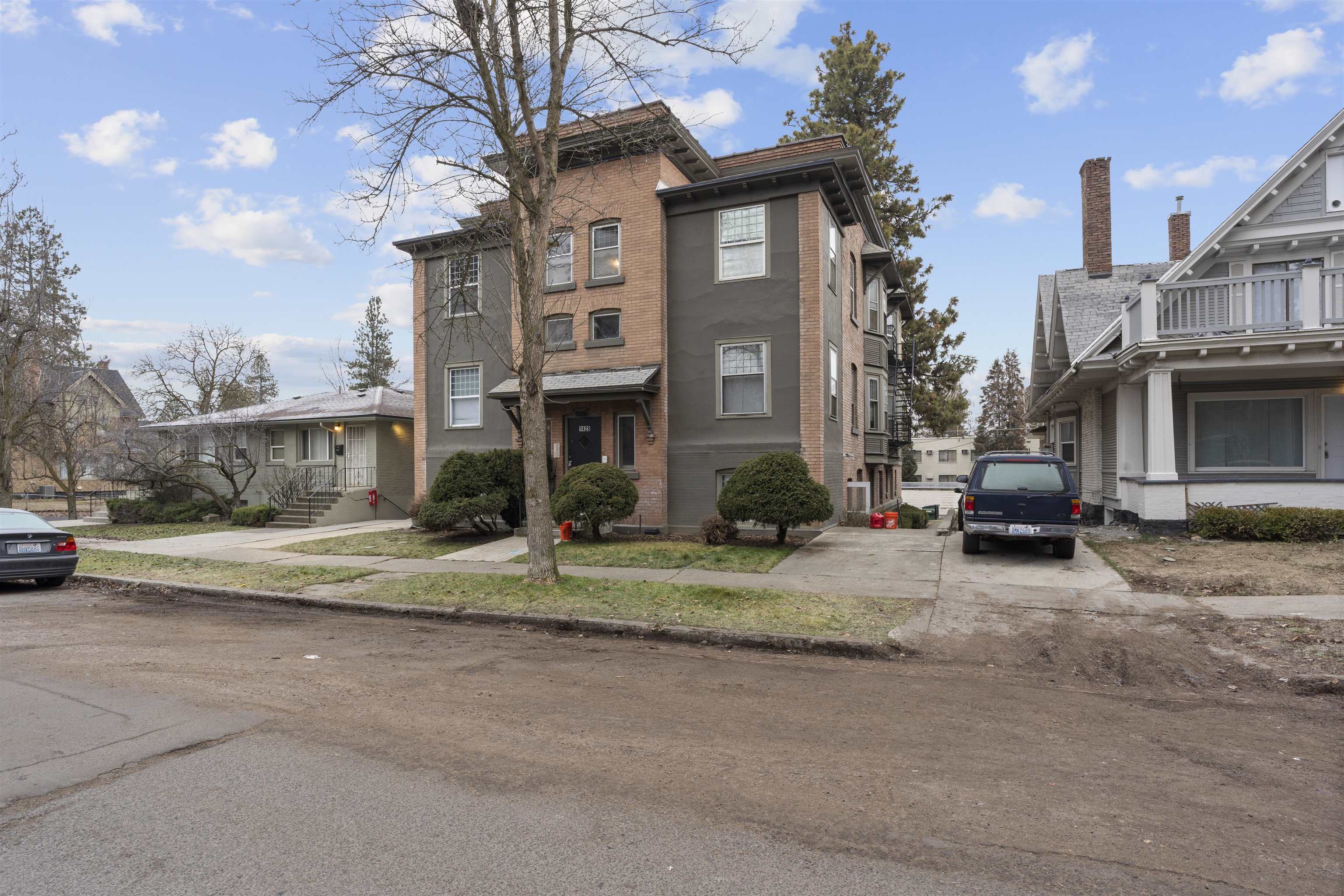 1428 W 10th Ave - Photo 2
