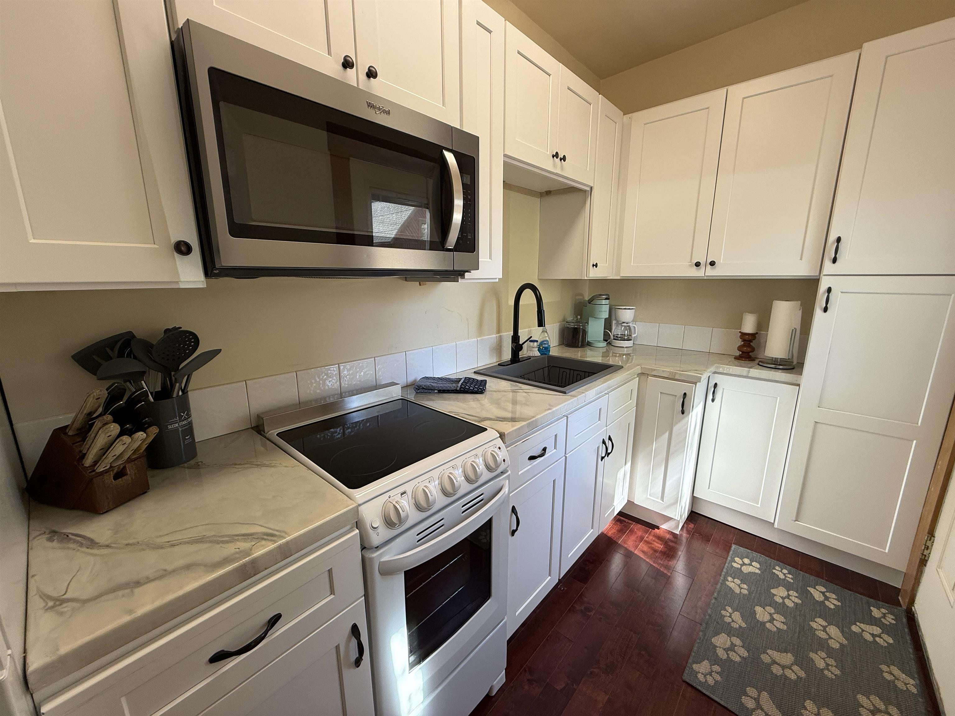 640 N Elm St - Photo 47