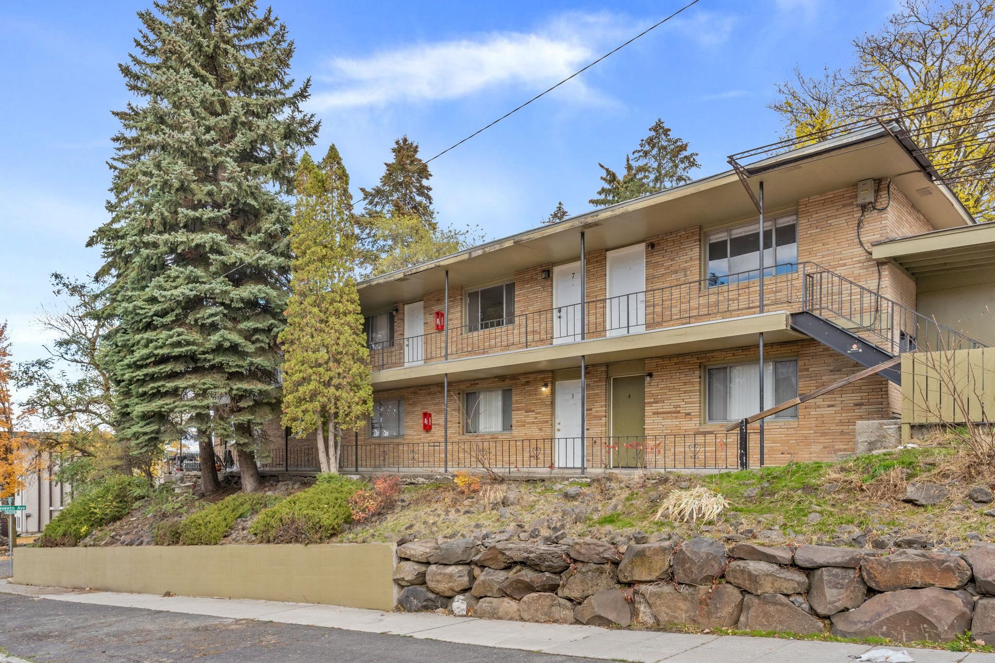 1627 W 7th Ave - Photo 2