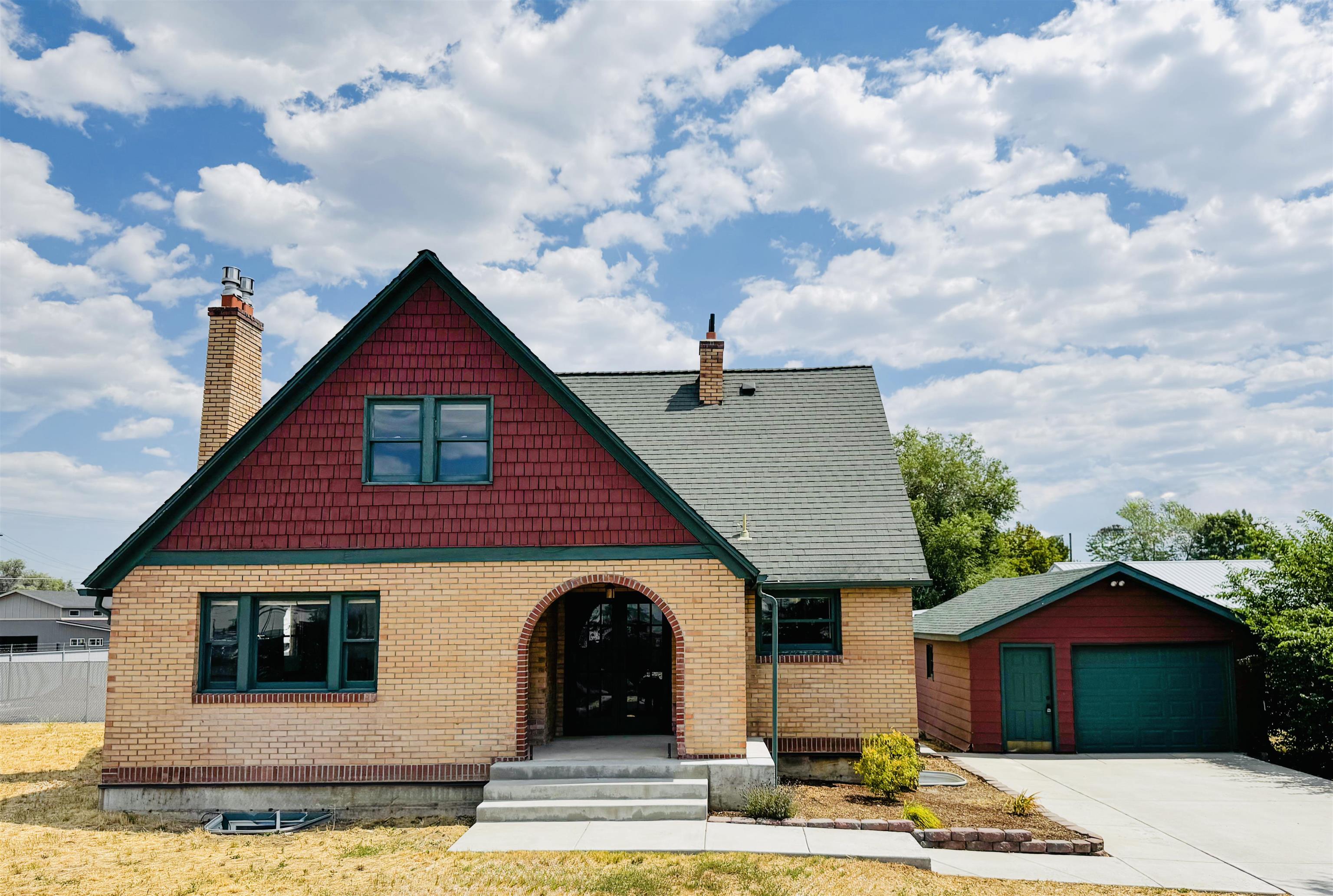 2612 N Elizabeth Rd - Photo 1