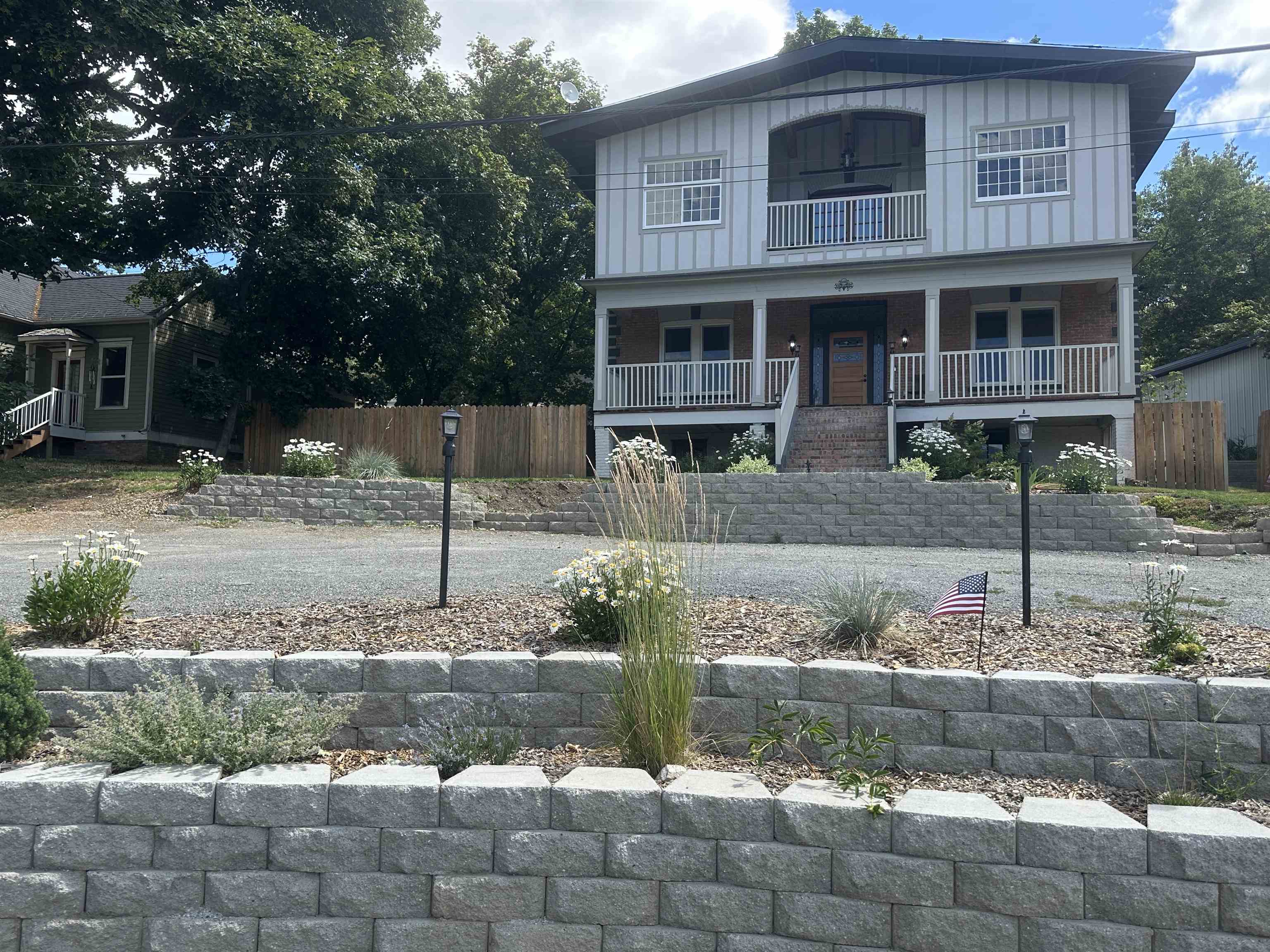 640 N Elm St - Photo 1