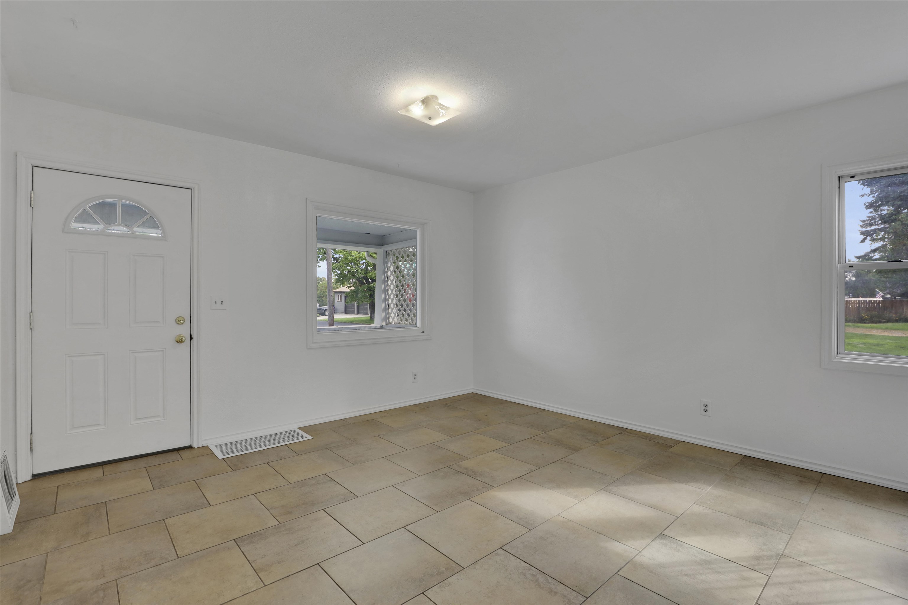 8020 E Marietta Ave - Photo 6