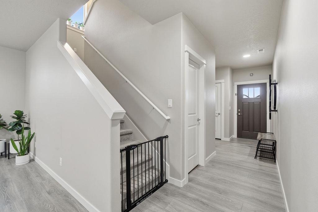2046 W Parkway Ct - Photo 7