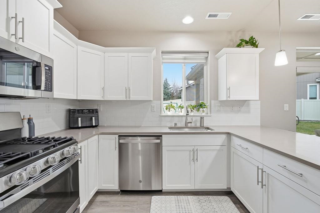 2046 W Parkway Ct - Photo 14