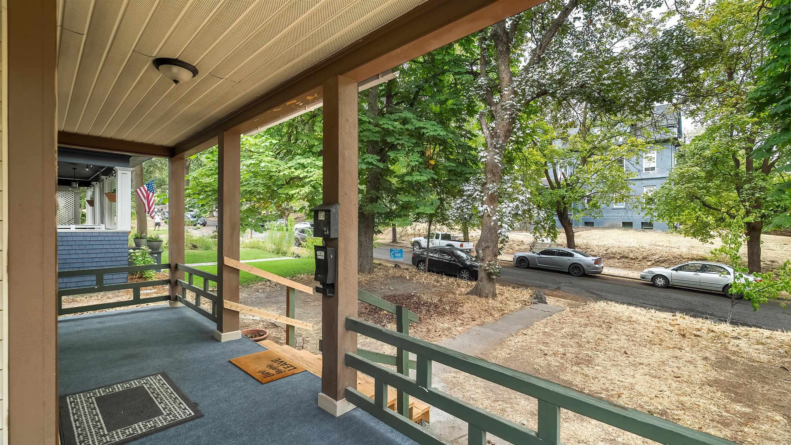 1130 W 11th Ave - Photo 2